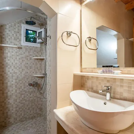 New Bic Economy 3-4 Adults First Floor N Apartment Parikia (Paros)